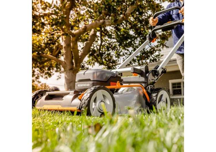 40V CORDLESS 21" SELF-PROPELLED LAWN MOWER WITH BRUSHLESS MOTOR AND REAR WHEEL DRIVE
