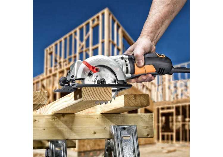4-1/2" SAW 4 AMP COMPACT CIRCULAR SAW